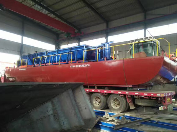 運砂船裝車發(fā)貨中